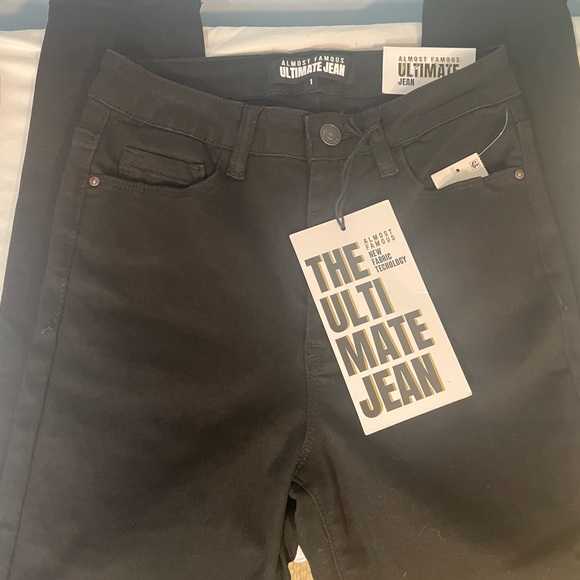 NWT Almost Famous Ultimate Skinny Jeans - Size 1 (will fit sizes 4, 6& 8) - Picture 4 of 9